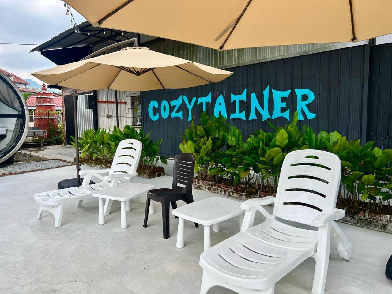 Reserve The Cozytainer Rumah tetamu