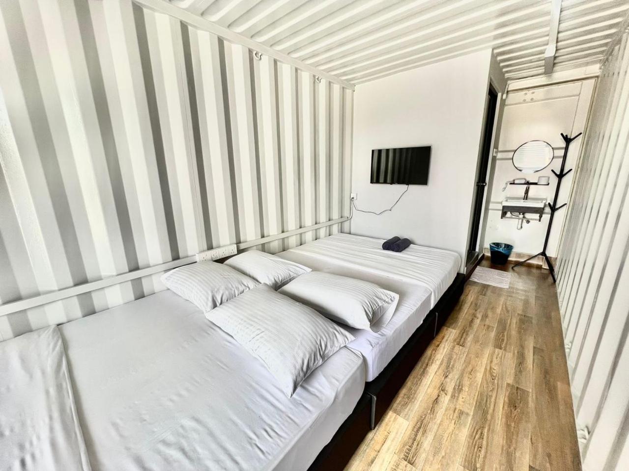 Reserve The Cozytainer Rumah tetamu